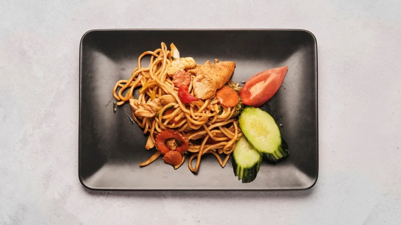 26. Kyckling Äggnudlar Wok