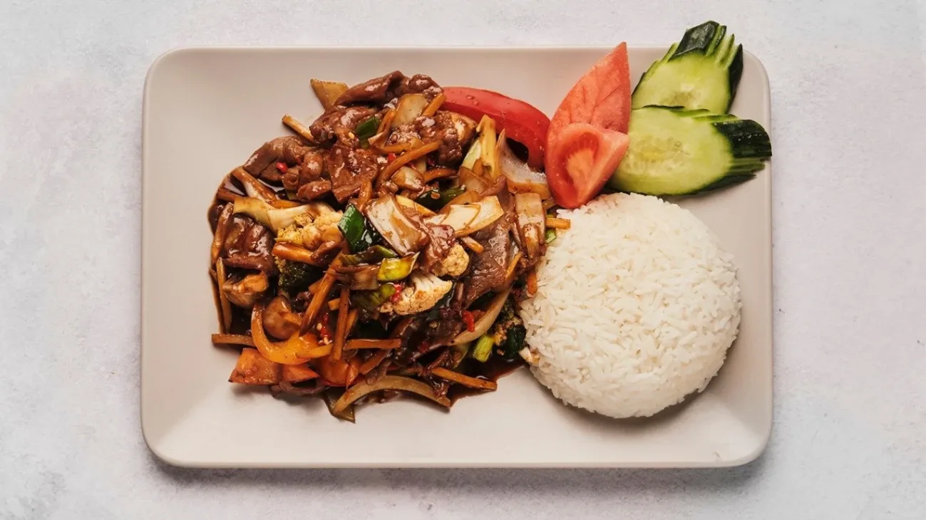 14. Pad Num Prik Pao