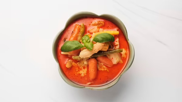 Käeng Pak Raum (Tofu) (vegansk)
